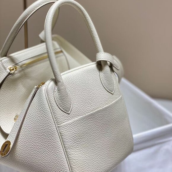 Prive Porter: The Timeless Elegance of the Hermes Kelly Bag  Classic Hermes Bag: A Stylish and Versatile Choice for Elegance